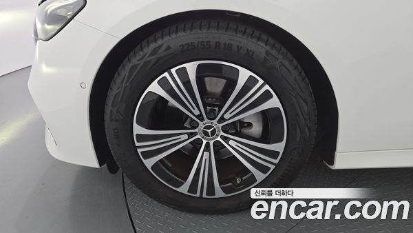 Mercedes-Benz E-Class 2025, фото 4