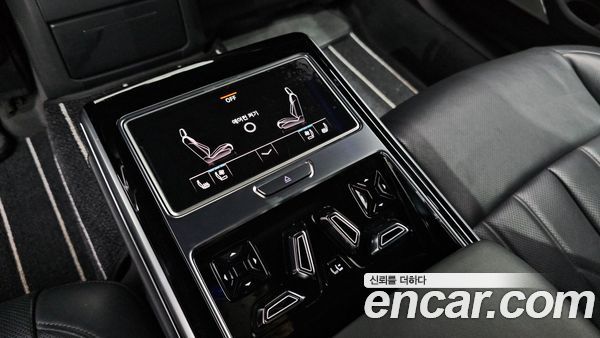 Audi A8 2020, фото 18
