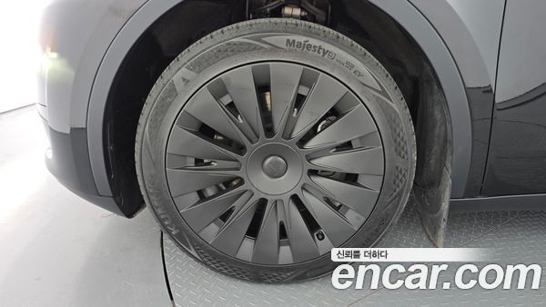 Tesla Model Y 2024, фото 4