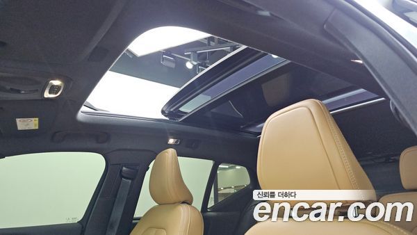 Volvo XC40 2021, фото 31