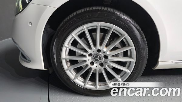 Mercedes-Benz E-Class 2021, фото 4