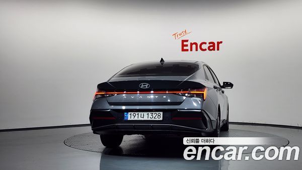 Hyundai Elantra 2024, фото 4
