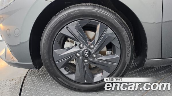 Hyundai Elantra 2023, фото 5