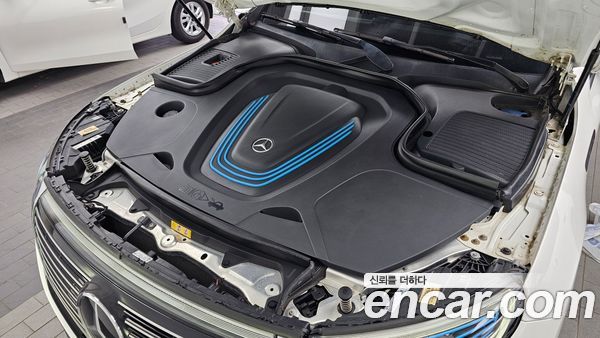 Mercedes-Benz EQC 2020, фото 6