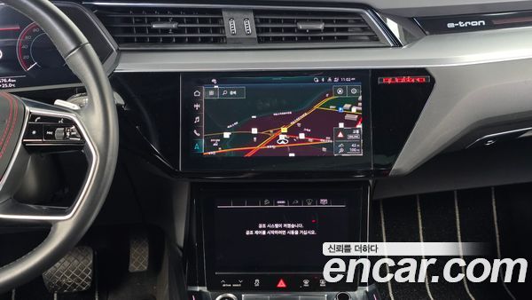Audi e-tron 2022, фото 14