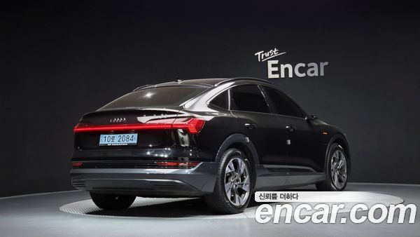 Audi e-tron 2021, фото 2