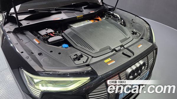 Audi e-tron 2021, фото 6