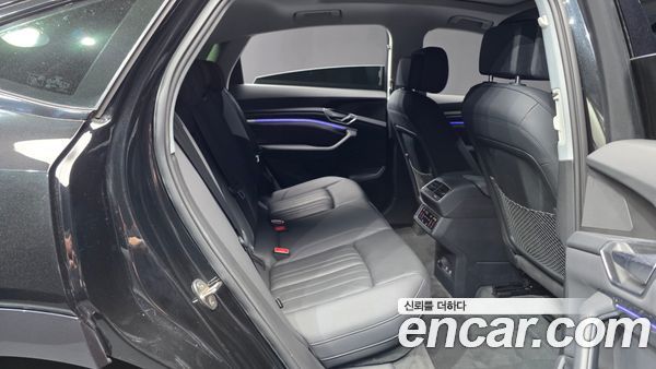 Audi e-tron 2021, фото 12
