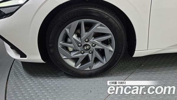 Hyundai Elantra 2025, фото 5