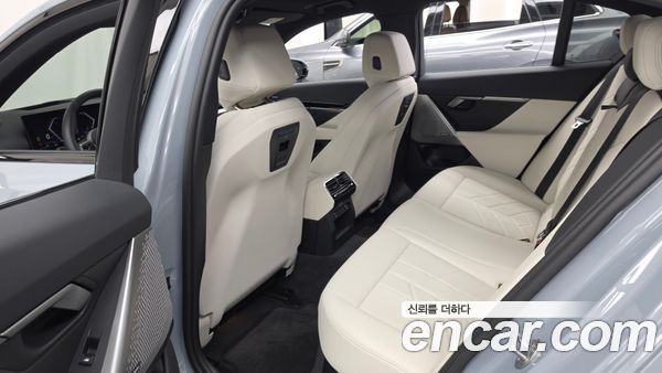 BMW 5 Series 2024, фото 16