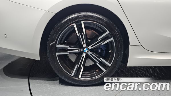 BMW 3 Series 2024, фото 4