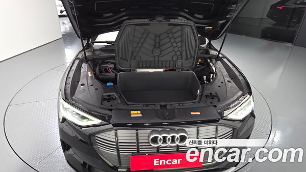 Audi e-tron 2022, фото 5