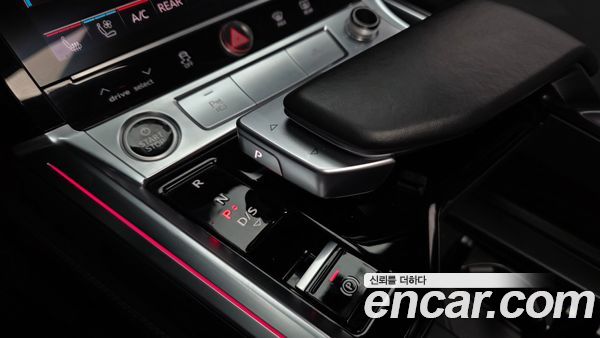 Audi e-tron 2022, фото 11