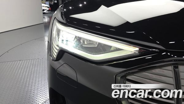 Audi e-tron 2022, фото 7