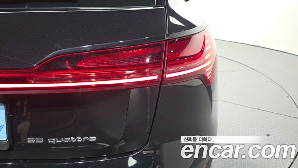 Audi e-tron 2022, фото 8