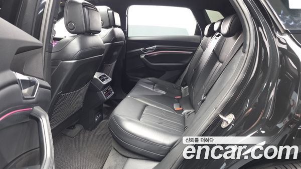 Audi e-tron 2022, фото 15