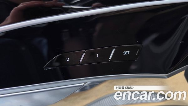 Audi A8 2021, фото 29