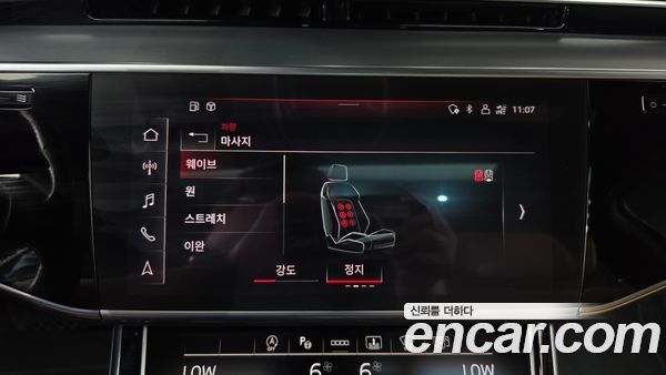 Audi A8 2021, фото 32