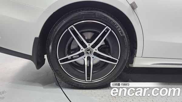 Mercedes-Benz E-Class 2024, фото 5