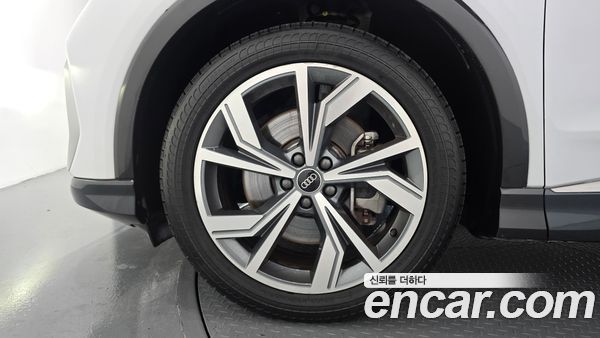 Audi Q4 e-tron 2022, фото 5