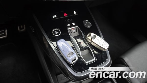 Audi Q4 e-tron 2022, фото 9