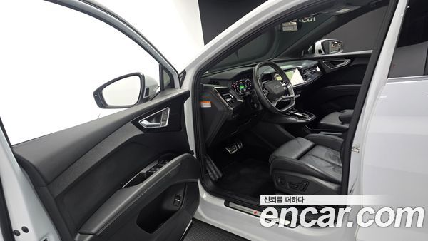 Audi Q4 e-tron 2022, фото 10