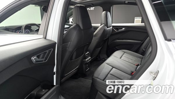 Audi Q4 e-tron 2022, фото 11
