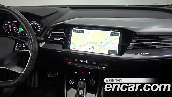 Audi Q4 e-tron 2022, фото 14