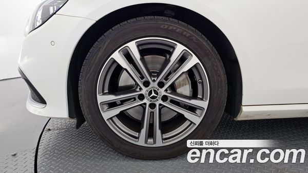 Mercedes-Benz E-Class 2021, фото 5