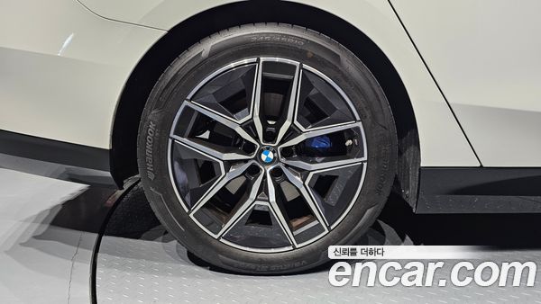 BMW 5 Series 2025, фото 5