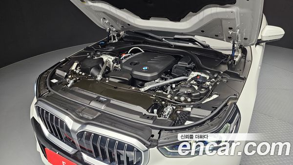 BMW 5 Series 2025, фото 6
