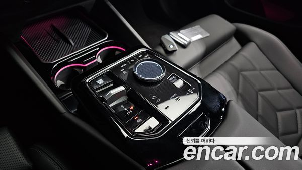 BMW 5 Series 2025, фото 12