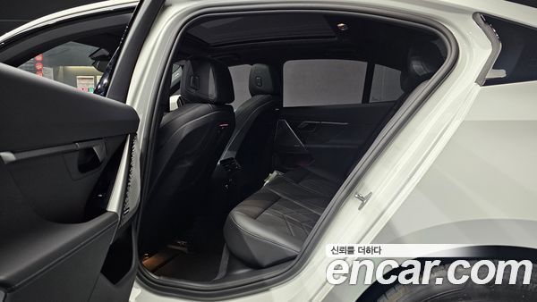 BMW 5 Series 2025, фото 16