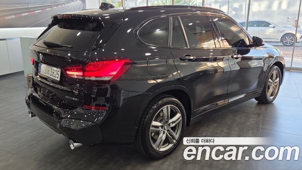 BMW X1 2022, фото 2
