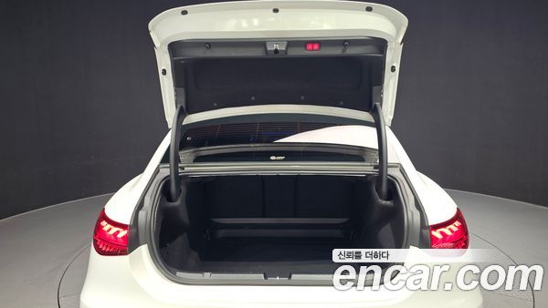 Mercedes-Benz EQE 2022, фото 36