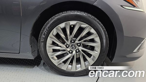 Lexus ES 2023, фото 5