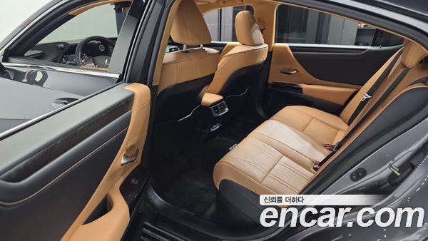 Lexus ES 2023, фото 16