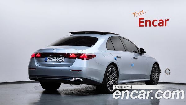 Mercedes-Benz E-Class 2024, фото 2