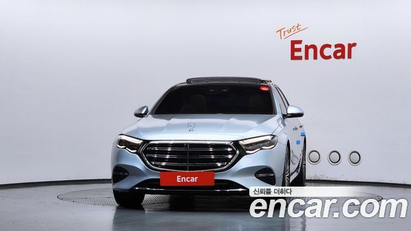 Mercedes-Benz E-Class 2024, фото 3