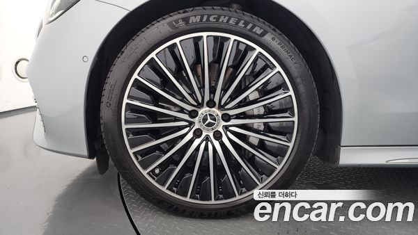Mercedes-Benz E-Class 2024, фото 5
