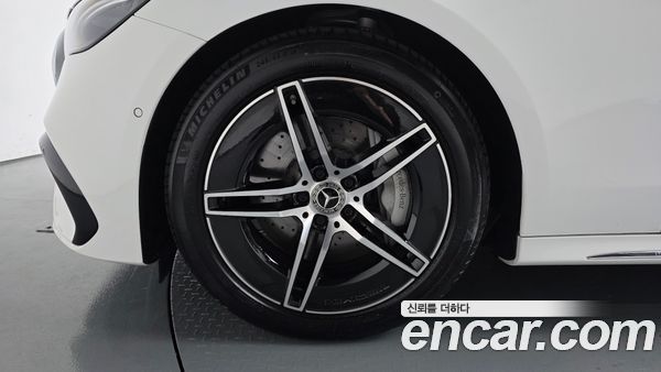 Mercedes-Benz E-Class 2026, фото 4