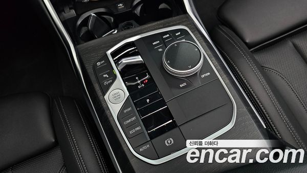 BMW 3 Series 2023, фото 12
