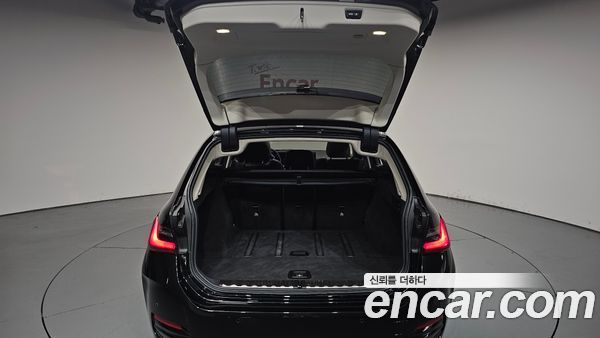 BMW 3 Series 2023, фото 26