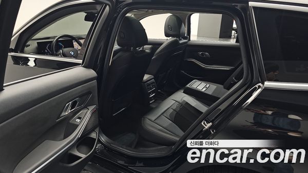 BMW 3 Series 2023, фото 16