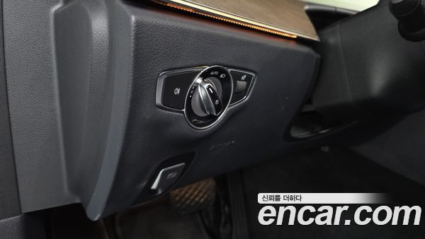 Mercedes-Benz E-Class 2021, фото 31