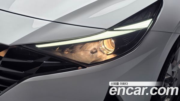 Hyundai Elantra 2023, фото 8