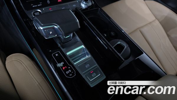 Audi A8 2021, фото 12