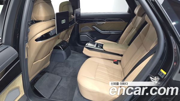 Audi A8 2021, фото 17