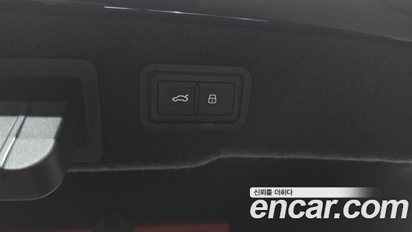 Audi A8 2021, фото 22