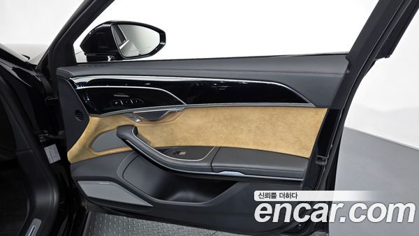 Audi A8 2021, фото 14